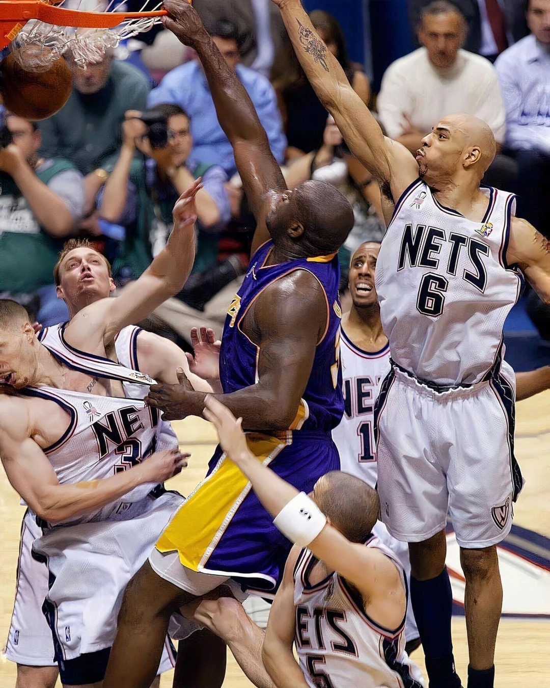 包含禁区之战：内线球员的拼抢精彩回顾的词条