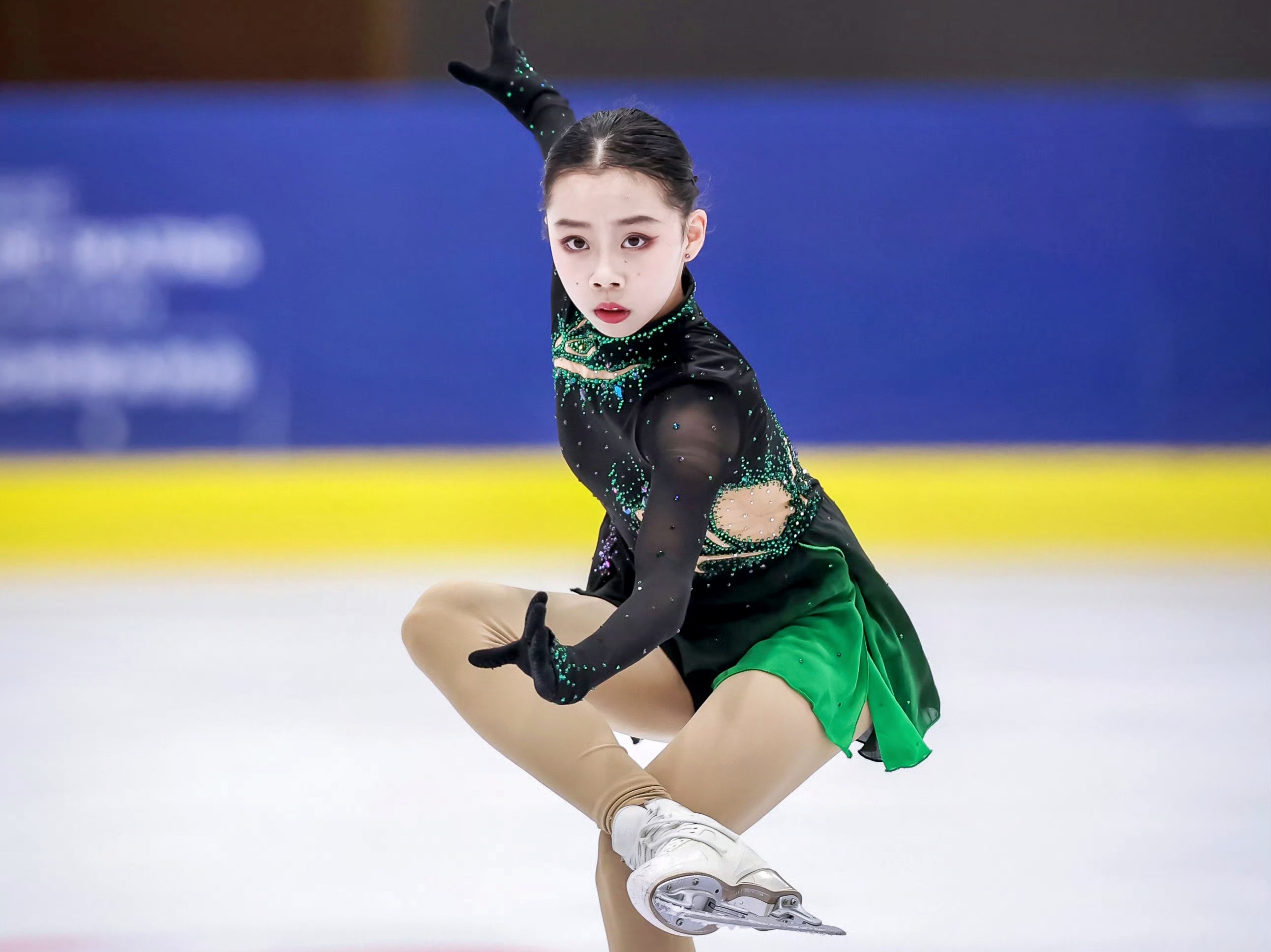 米兰体育官方网站入口-花样滑冰盛会，冰雪皇后的绝美展示的简单介绍