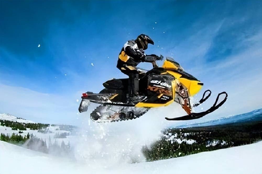 空中雪地摩托，雪域中的速度狂欢的简单介绍